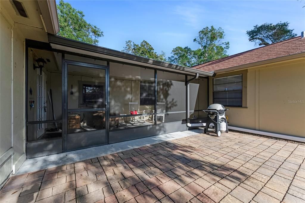 For Sale: $400,000 (4 beds, 3 baths, 2064 Square Feet)