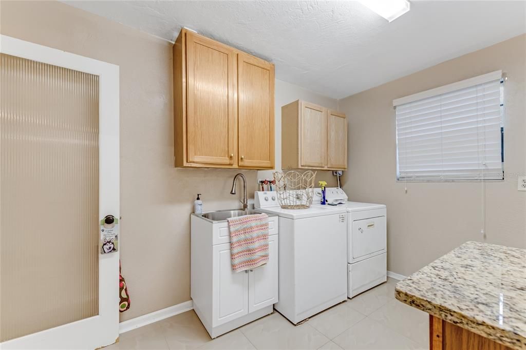 For Sale: $400,000 (4 beds, 3 baths, 2064 Square Feet)