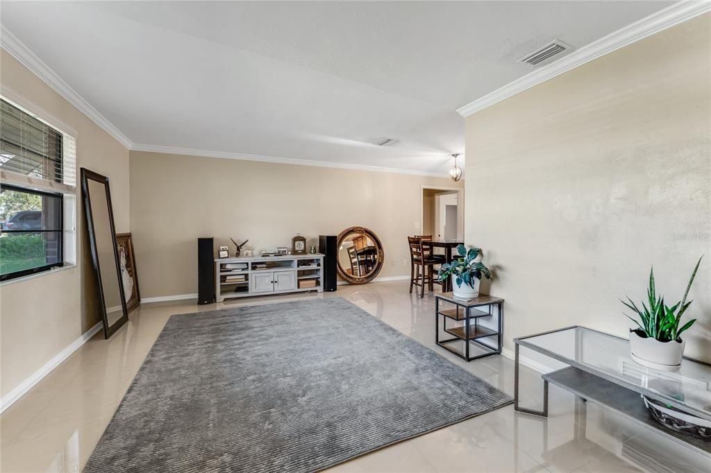 For Sale: $400,000 (4 beds, 3 baths, 2064 Square Feet)
