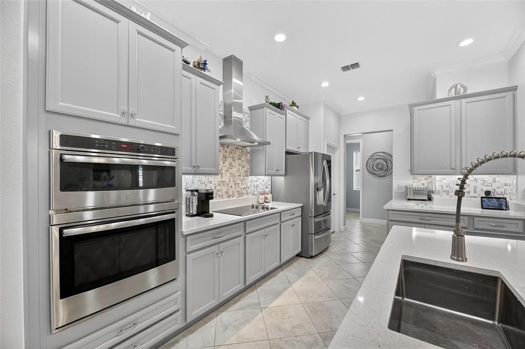 For Sale: $585,000 (3 beds, 3 baths, 2651 Square Feet)