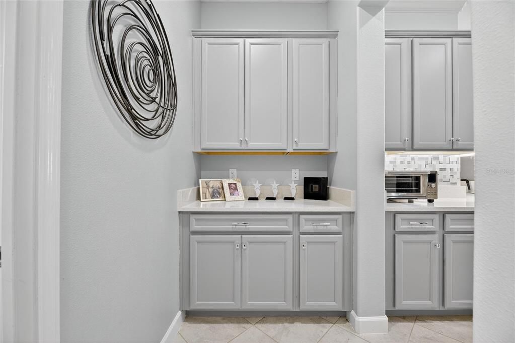 For Sale: $585,000 (3 beds, 3 baths, 2651 Square Feet)