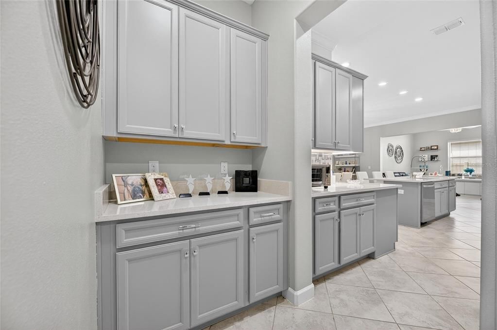 For Sale: $585,000 (3 beds, 3 baths, 2651 Square Feet)