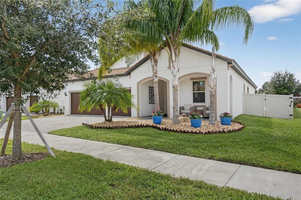 For Sale: $585,000 (3 beds, 3 baths, 2651 Square Feet)