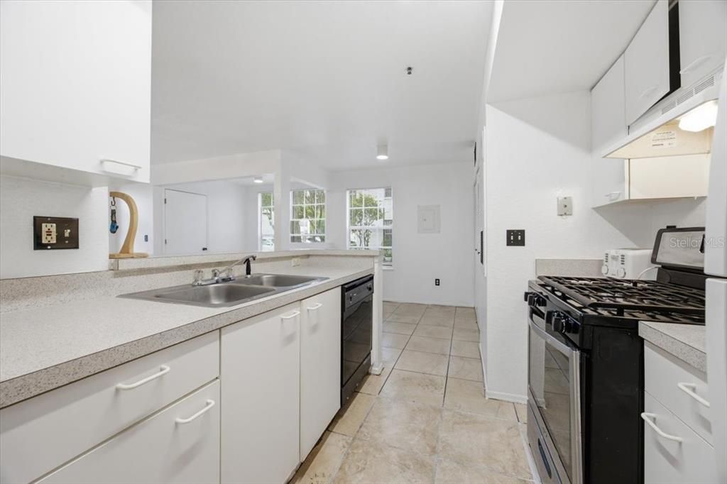For Rent: $1,700 (2 beds, 2 baths, 1078 Square Feet)