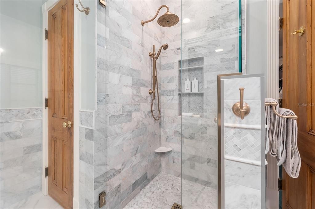 En Venta: $1,198,000 (6 camas, 4 baños, 4281 Pies cuadrados)