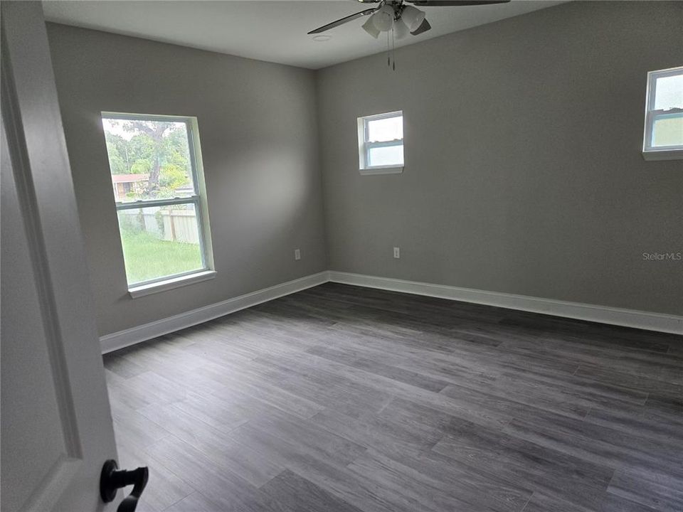 For Sale: $465,000 (4 beds, 3 baths, 1683 Square Feet)