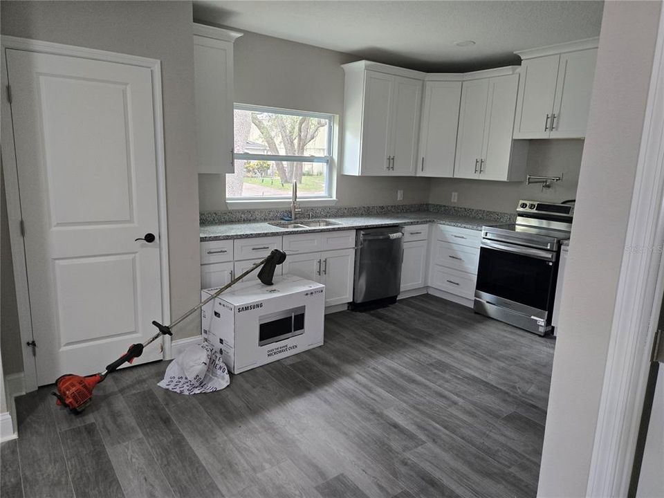 For Sale: $465,000 (4 beds, 3 baths, 1683 Square Feet)