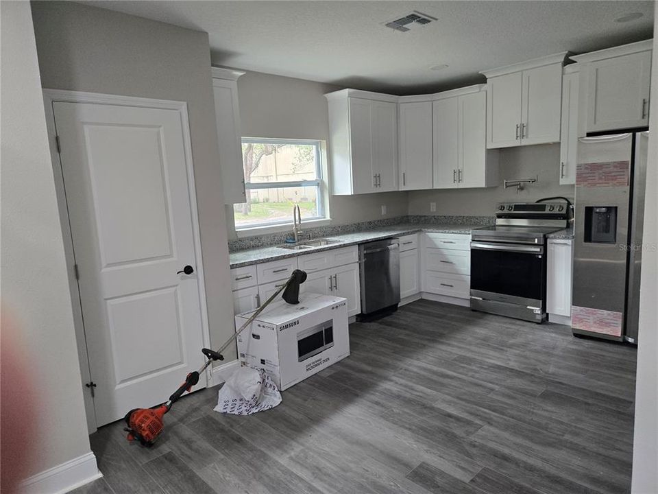 For Sale: $465,000 (4 beds, 3 baths, 1683 Square Feet)