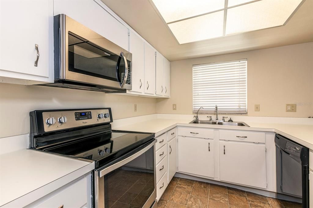 For Rent: $1,800 (2 beds, 1 baths, 1024 Square Feet)