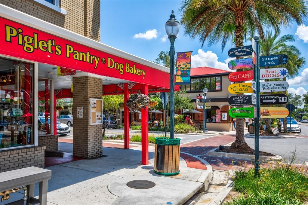 For Rent: $1,800 (2 beds, 1 baths, 1024 Square Feet)