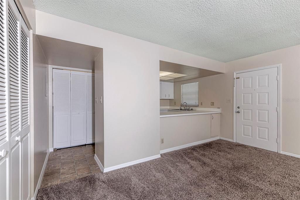 For Rent: $1,800 (2 beds, 1 baths, 1024 Square Feet)