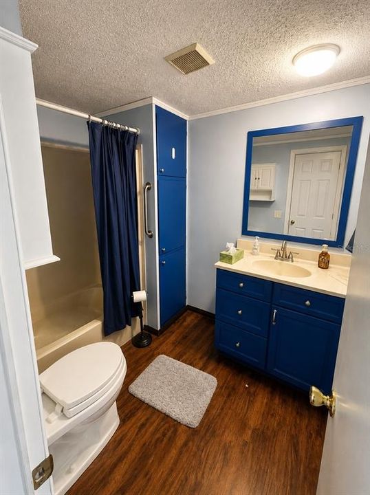 For Sale: $139,990 (2 beds, 2 baths, 1140 Square Feet)