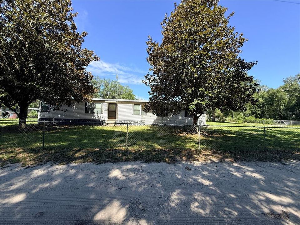For Sale: $139,990 (2 beds, 2 baths, 1140 Square Feet)