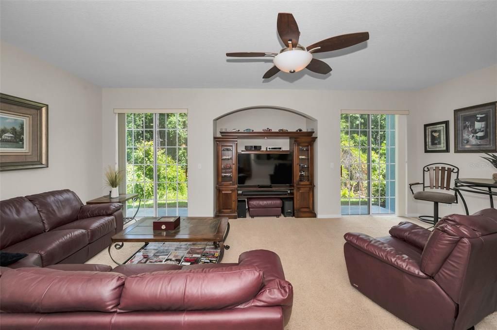 For Sale: $264,900 (3 beds, 2 baths, 1686 Square Feet)
