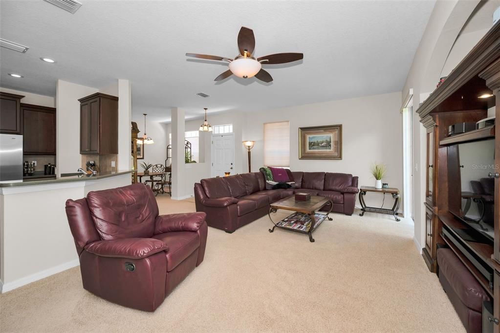 For Sale: $264,900 (3 beds, 2 baths, 1686 Square Feet)