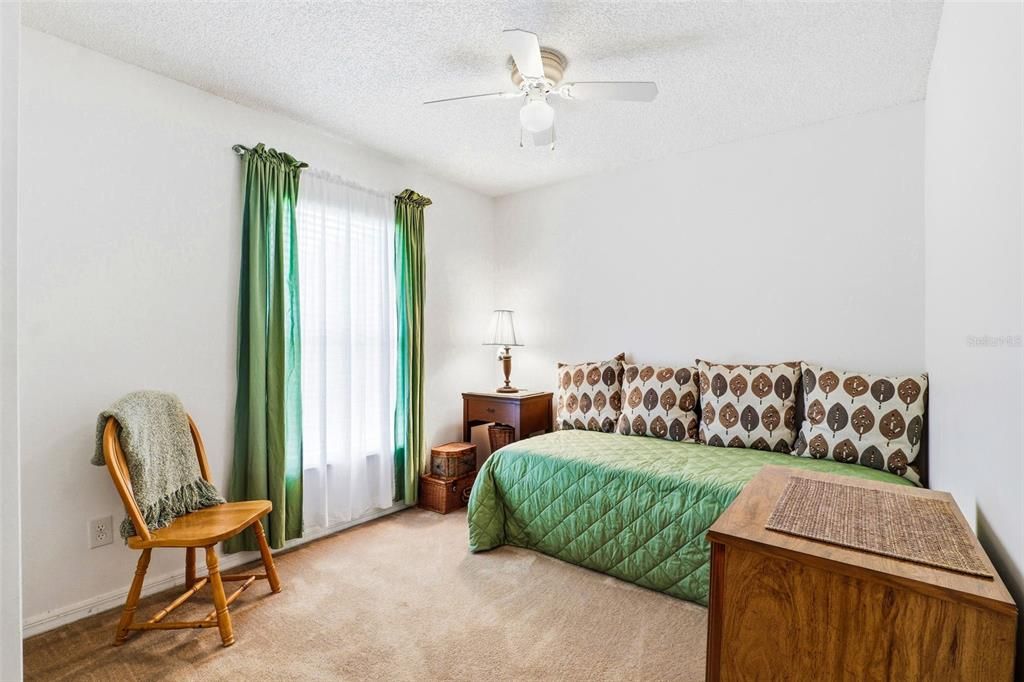 На продажу: $449,000 (4 спален, 2 ванн, 1824 Квадратных фут)