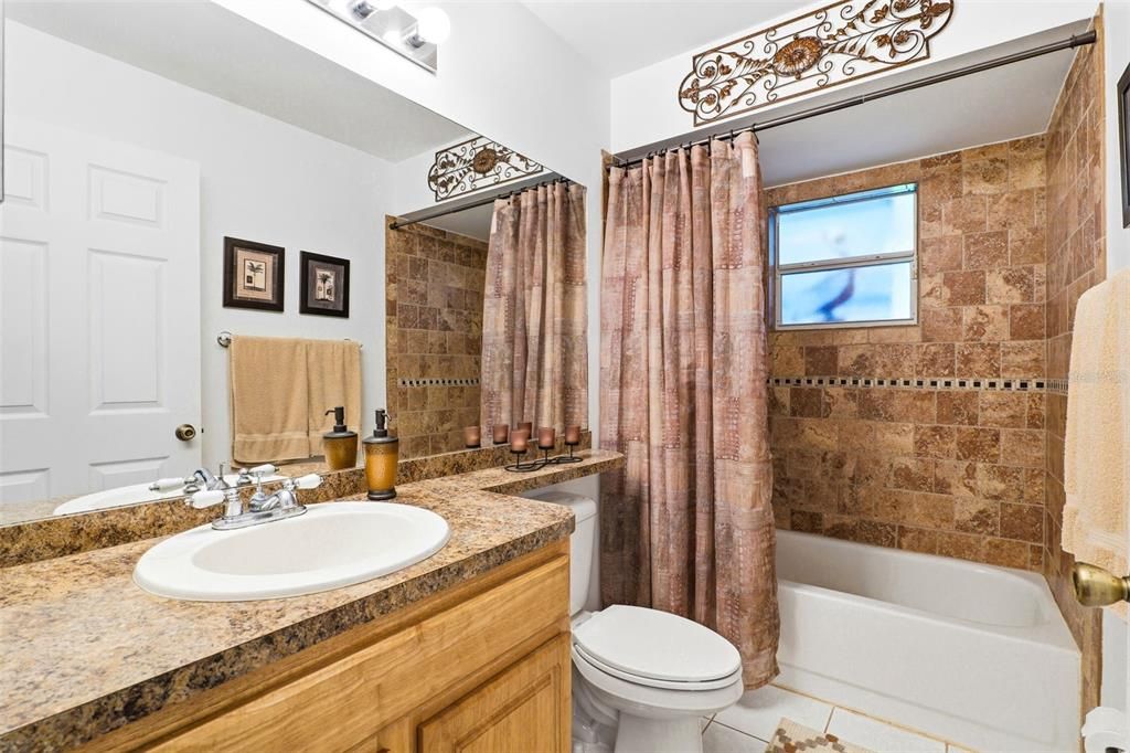 На продажу: $449,000 (4 спален, 2 ванн, 1824 Квадратных фут)