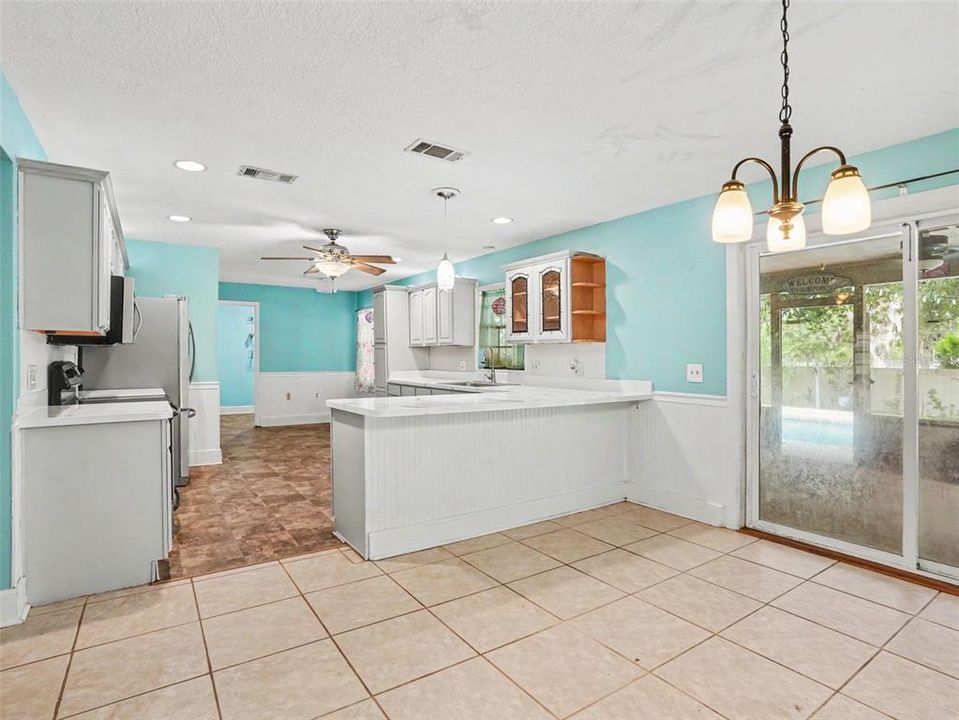 For Sale: $399,999 (4 beds, 2 baths, 2097 Square Feet)