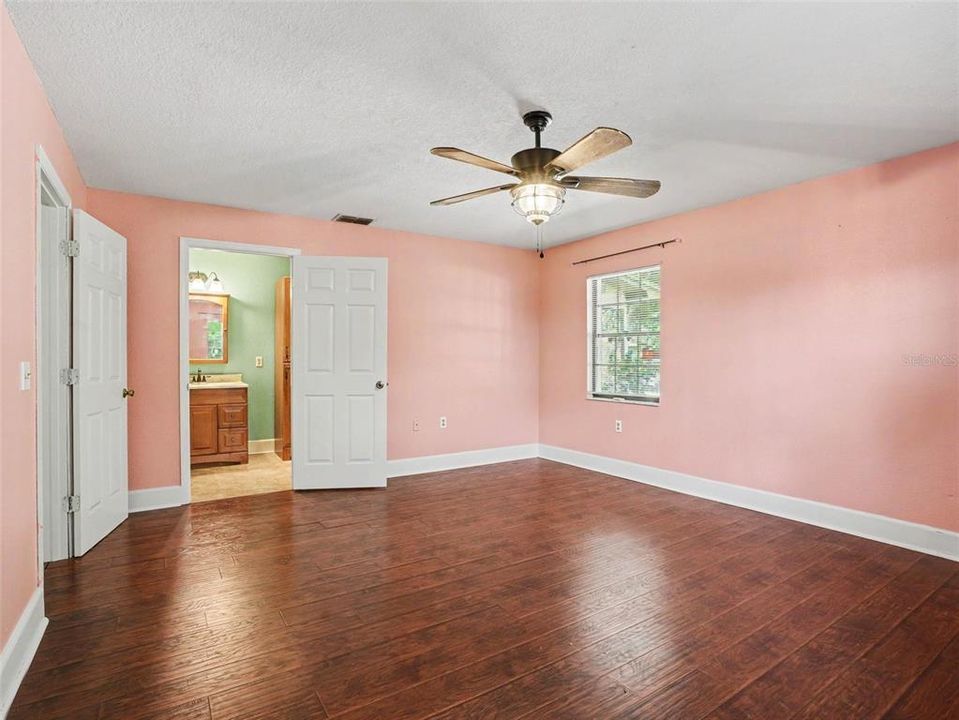 For Sale: $399,999 (4 beds, 2 baths, 2097 Square Feet)