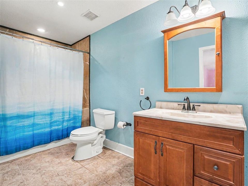 For Sale: $399,999 (4 beds, 2 baths, 2097 Square Feet)