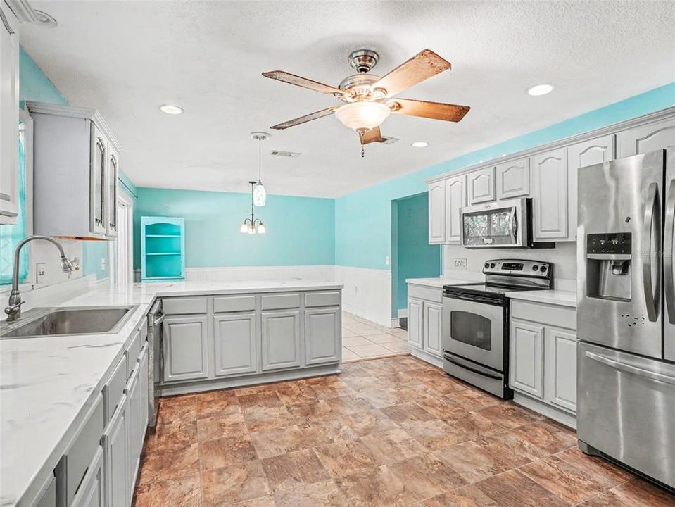 For Sale: $399,999 (4 beds, 2 baths, 2097 Square Feet)