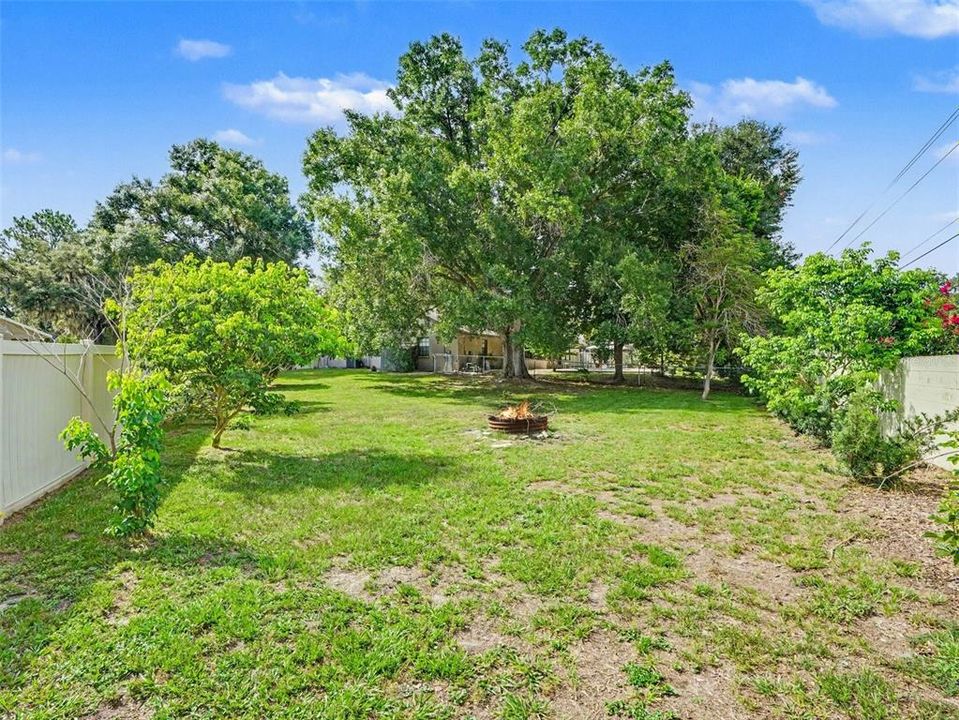 For Sale: $399,999 (4 beds, 2 baths, 2097 Square Feet)