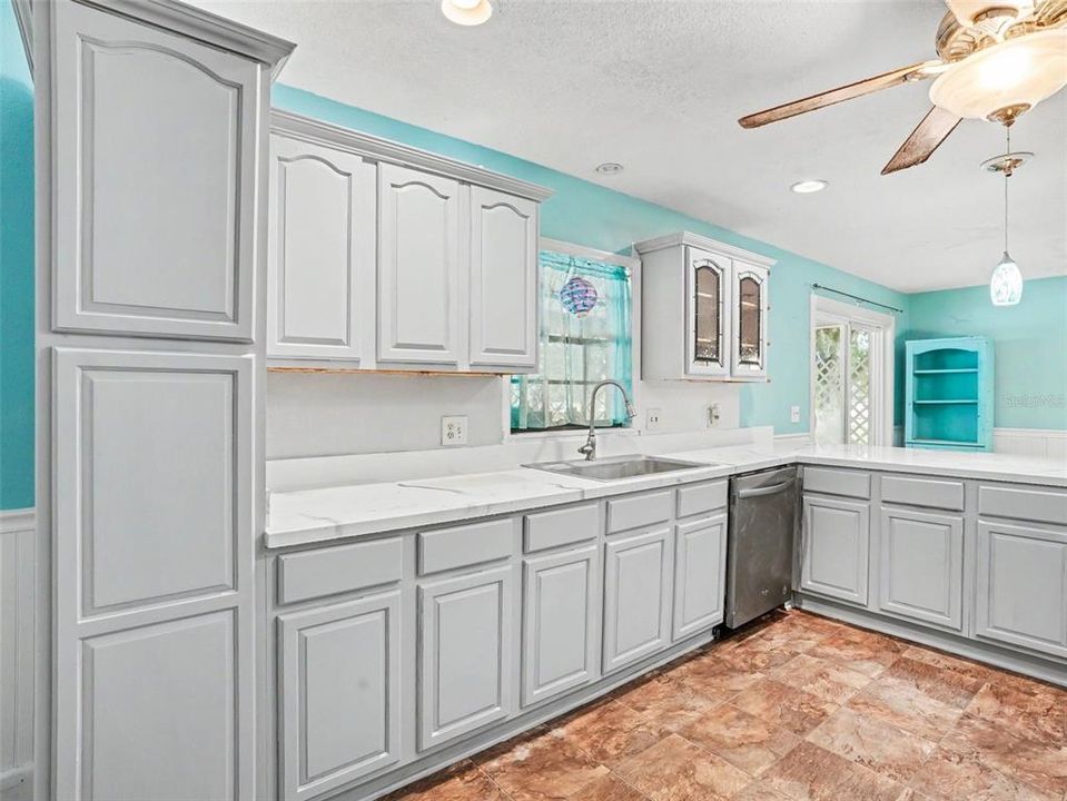 For Sale: $399,999 (4 beds, 2 baths, 2097 Square Feet)