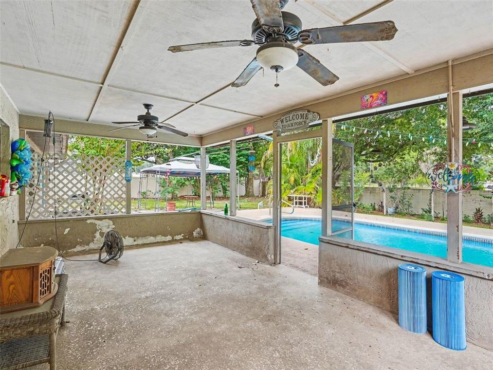 For Sale: $399,999 (4 beds, 2 baths, 2097 Square Feet)