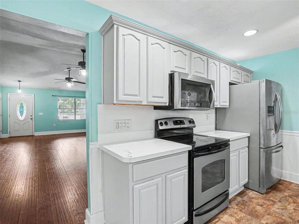 For Sale: $399,999 (4 beds, 2 baths, 2097 Square Feet)