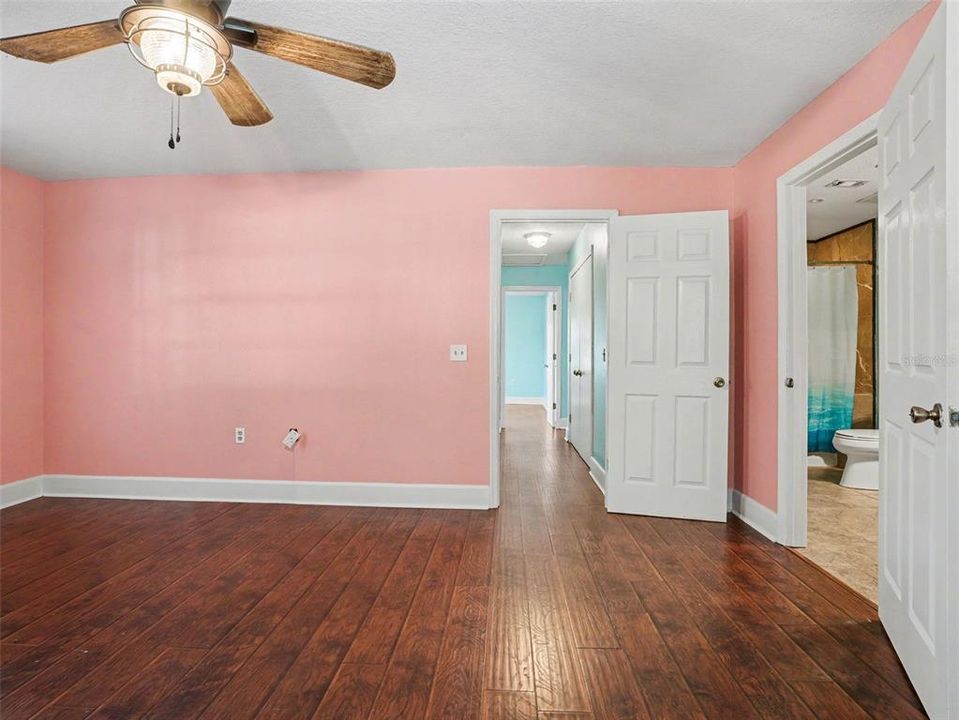 For Sale: $399,999 (4 beds, 2 baths, 2097 Square Feet)