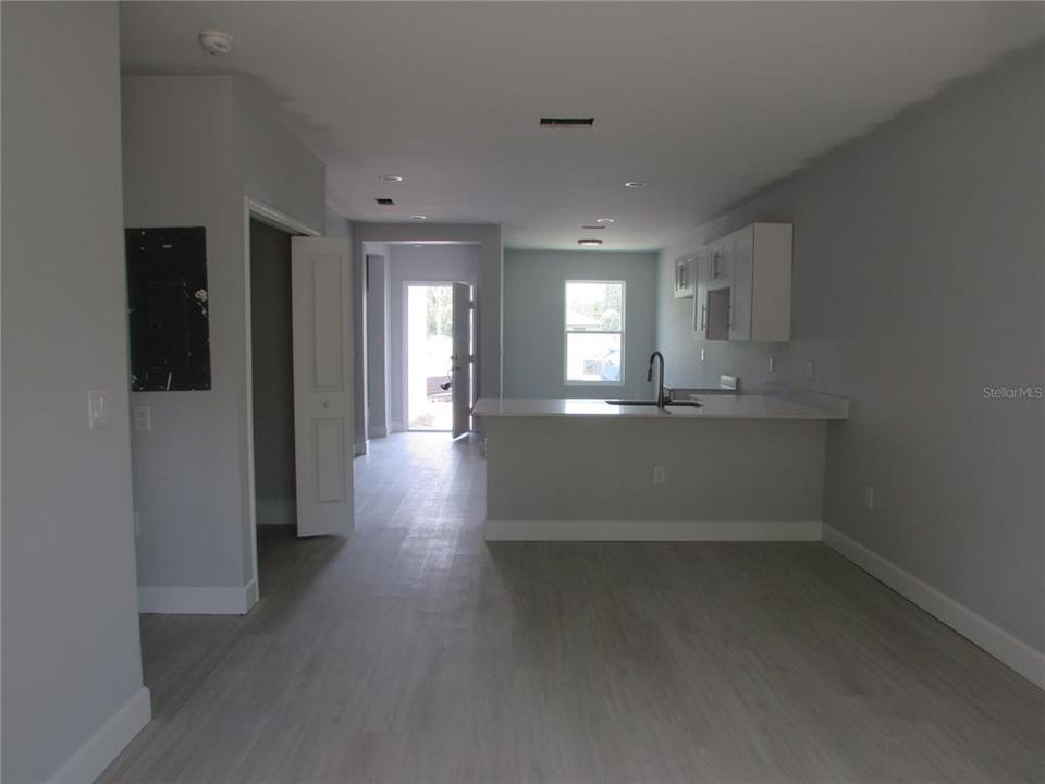 For Sale: $274,500 (6 beds, 0 baths, 2324 Square Feet)