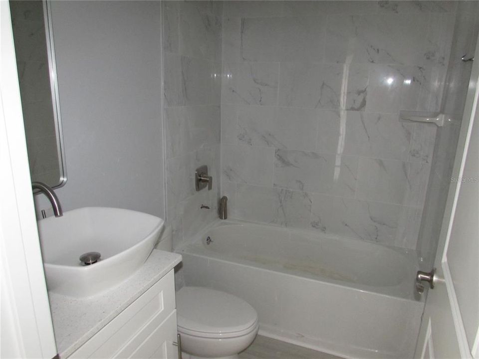 For Sale: $274,500 (6 beds, 0 baths, 2324 Square Feet)