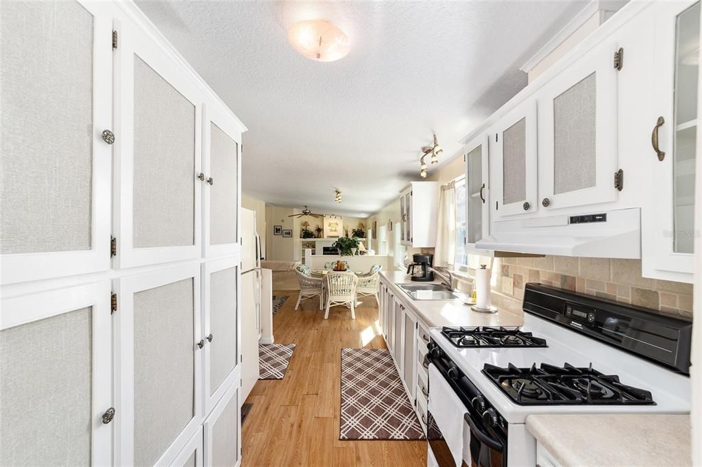 For Sale: $220,000 (3 beds, 2 baths, 1456 Square Feet)