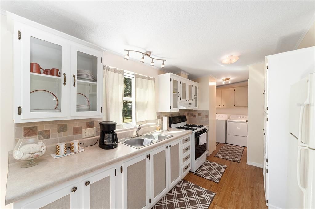 For Sale: $220,000 (3 beds, 2 baths, 1456 Square Feet)