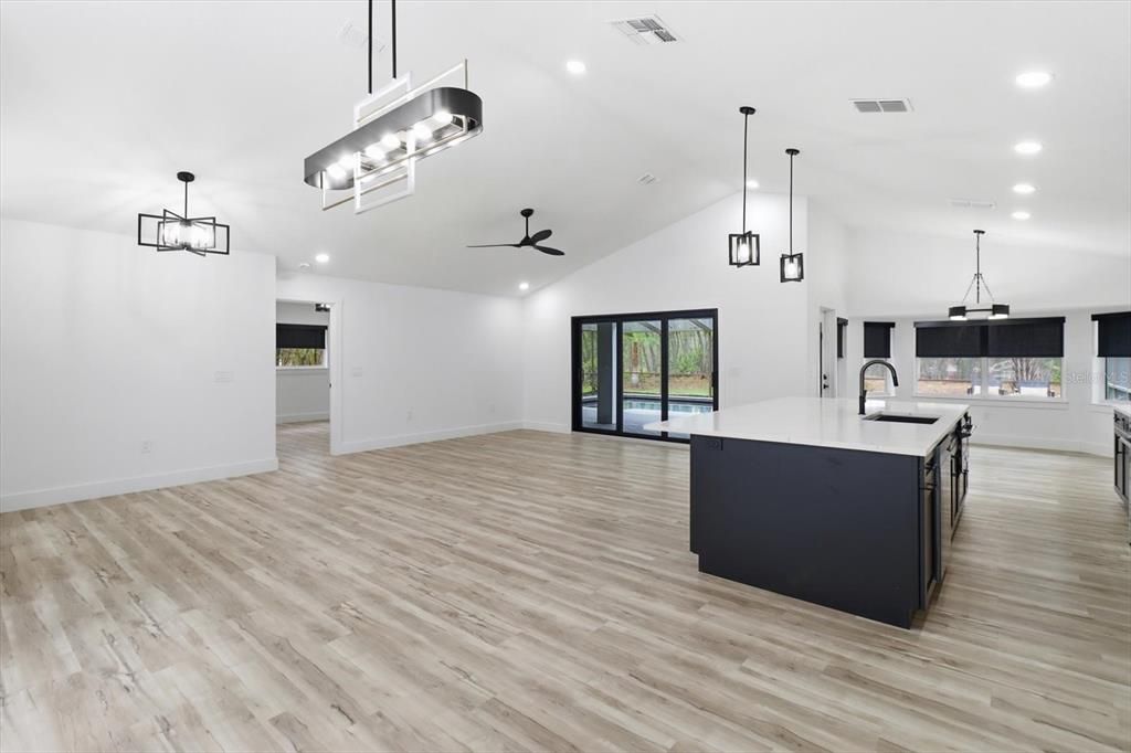 For Sale: $1,100,000 (3 beds, 2 baths, 2113 Square Feet)