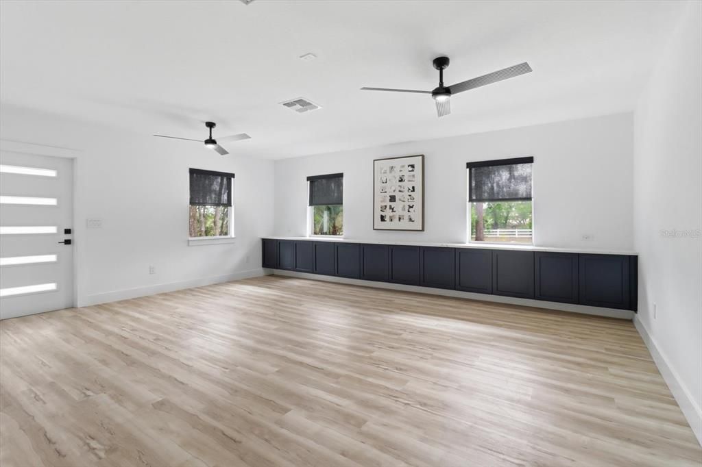 For Sale: $1,100,000 (3 beds, 2 baths, 2113 Square Feet)