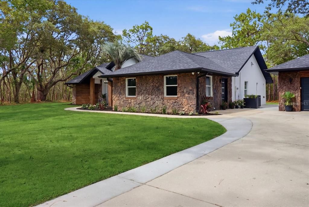 For Sale: $1,100,000 (3 beds, 2 baths, 2113 Square Feet)