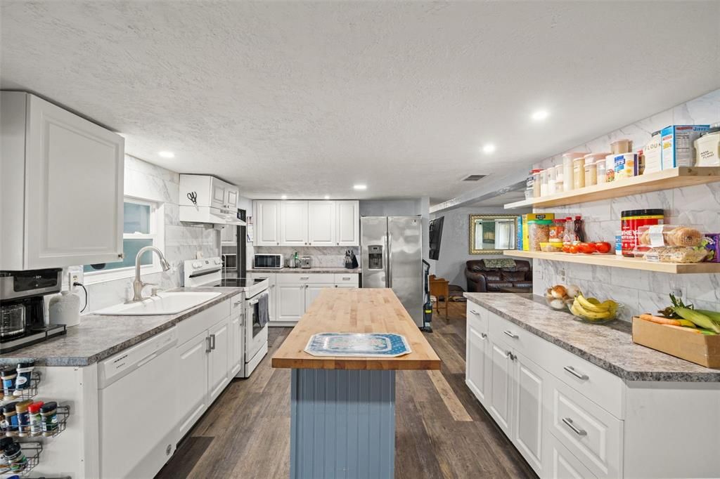 For Sale: $209,900 (3 beds, 2 baths, 1536 Square Feet)