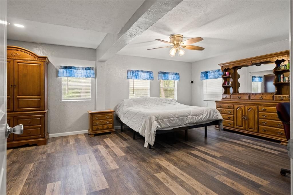 For Sale: $209,900 (3 beds, 2 baths, 1536 Square Feet)