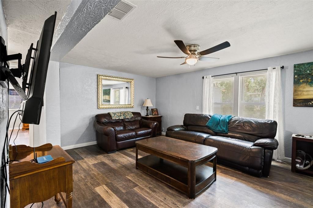 For Sale: $209,900 (3 beds, 2 baths, 1536 Square Feet)