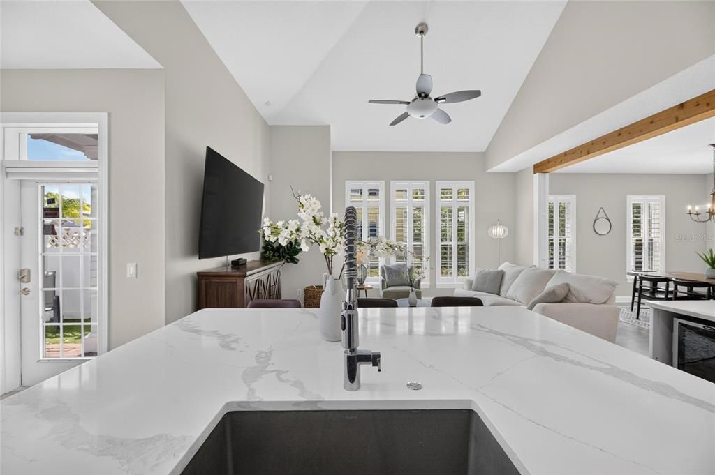 En Venta: $459,000 (4 camas, 2 baños, 2647 Pies cuadrados)