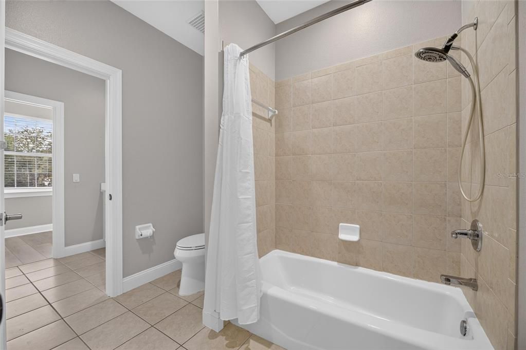 En Venta: $459,000 (4 camas, 2 baños, 2647 Pies cuadrados)