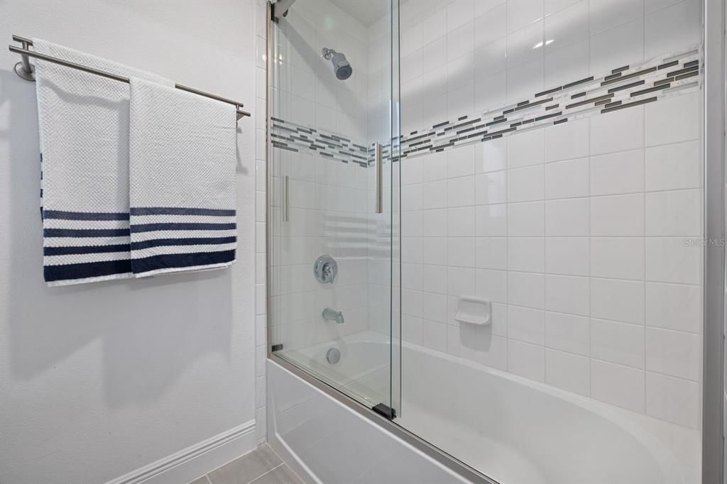 En Venta: $827,000 (6 camas, 4 baños, 3988 Pies cuadrados)