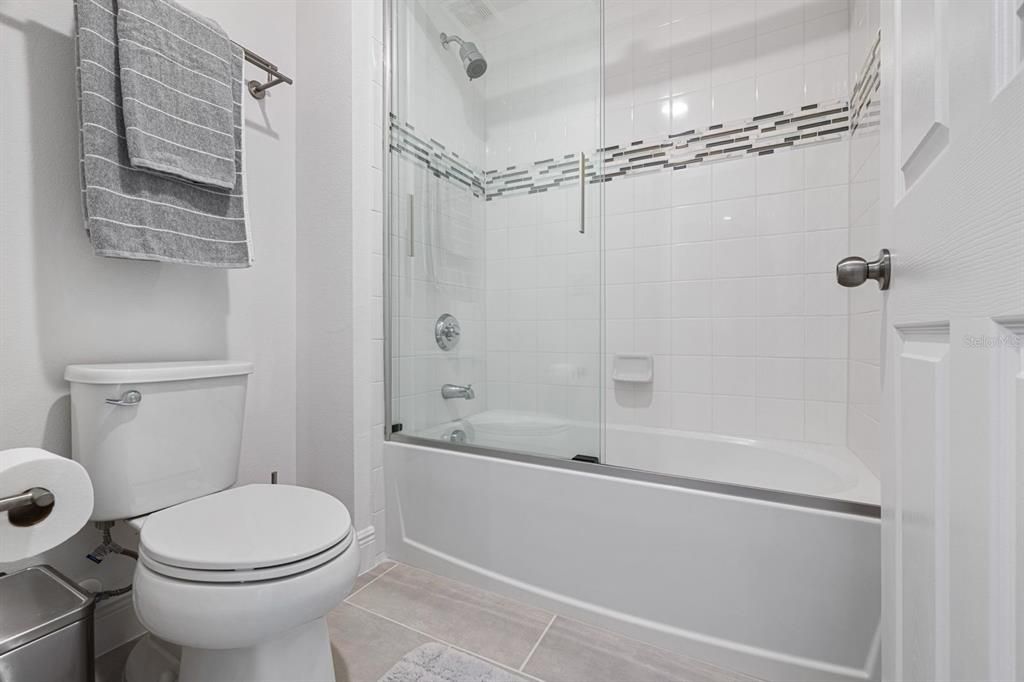 En Venta: $827,000 (6 camas, 4 baños, 3988 Pies cuadrados)