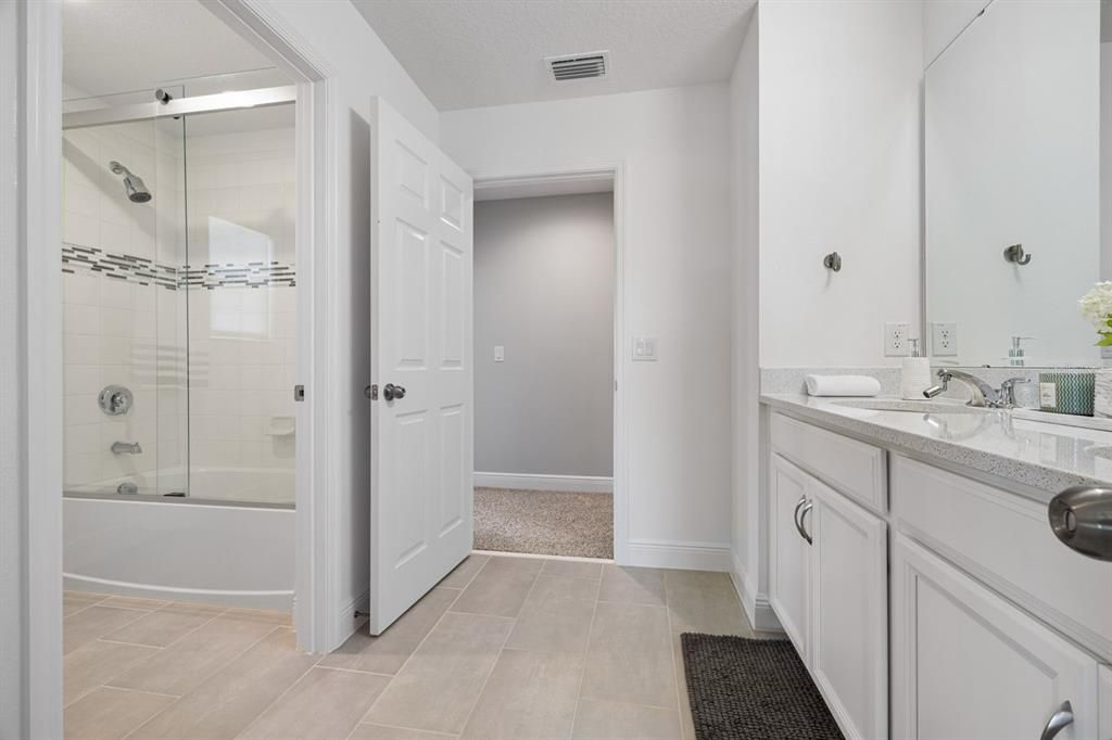 En Venta: $827,000 (6 camas, 4 baños, 3988 Pies cuadrados)
