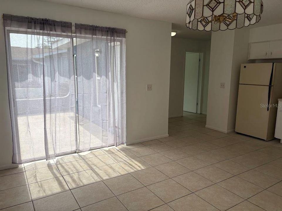 For Rent: $1,450 (2 beds, 1 baths, 975 Square Feet)