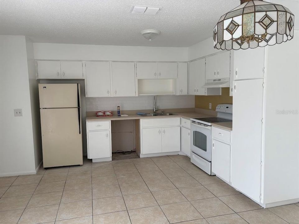 For Rent: $1,450 (2 beds, 1 baths, 975 Square Feet)