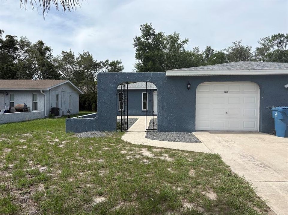 For Rent: $1,450 (2 beds, 1 baths, 975 Square Feet)