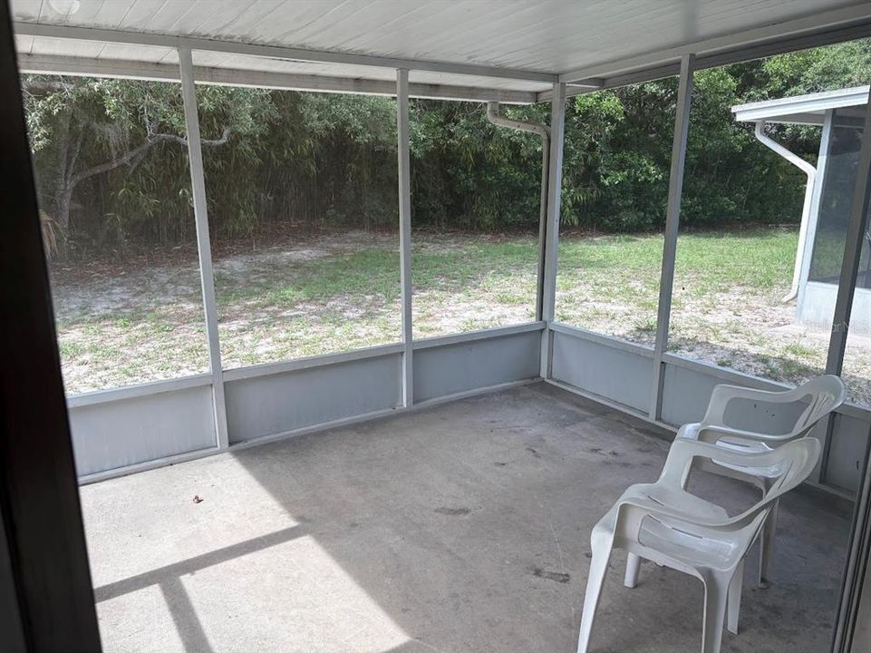 For Rent: $1,450 (2 beds, 1 baths, 975 Square Feet)