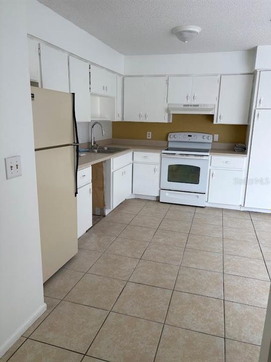 For Rent: $1,450 (2 beds, 1 baths, 975 Square Feet)